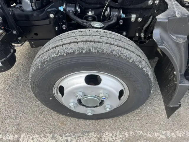 いすゞ エルフ 2TG-NJR88AF(2WD)の写真42