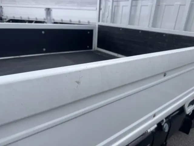 いすゞ エルフ 2TG-NJR88AF(2WD)の写真45