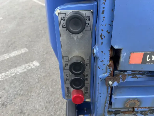 いすゞ エルフ TFG-NMR82ZAN(2WD)の写真9