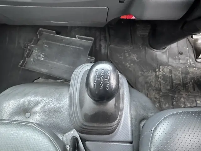 いすゞ エルフ TFG-NMR82ZAN(2WD)の写真31