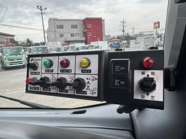 いすゞ エルフ TFG-NMR82ZAN(2WD)の写真37