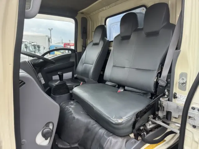 いすゞ エルフ TFG-NMR82ZAN(2WD)の写真40