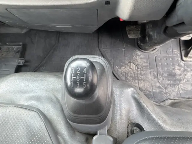 いすゞ エルフ TKG-NJR85AN(2WD)の写真27