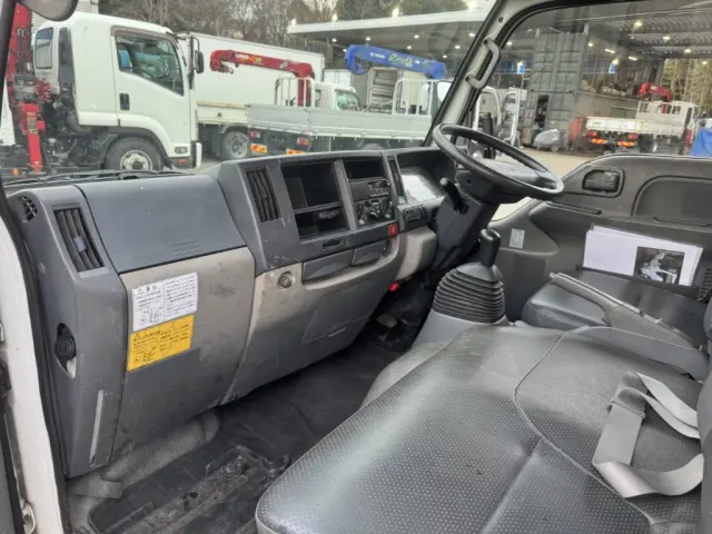 いすゞ エルフ TKG-NJR85AN(2WD)の写真32