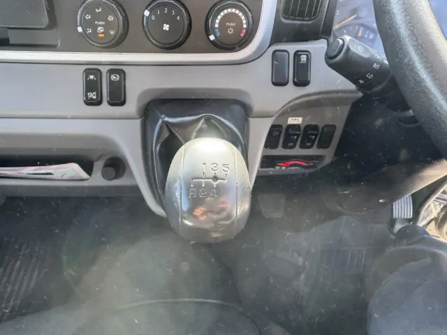 三菱 キャンター 2PG-FBAV0(2WD)の写真34