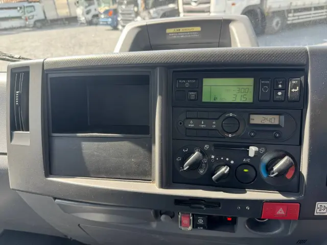 いすゞ エルフ 2RG-NPR88YN(2WD)の写真36
