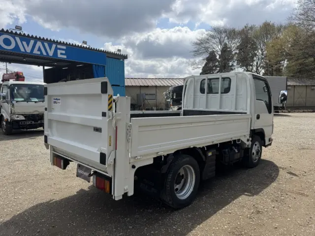 いすゞ エルフ TRG-NJS85A(4WD)の写真3