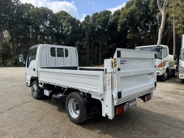 いすゞ エルフ TRG-NJS85A(4WD)の写真4