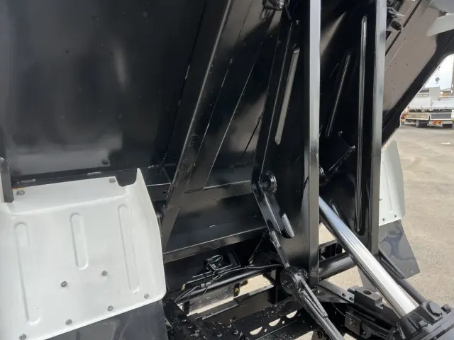 いすゞ エルフ 2PG-NKS88AD(4WD)の写真15