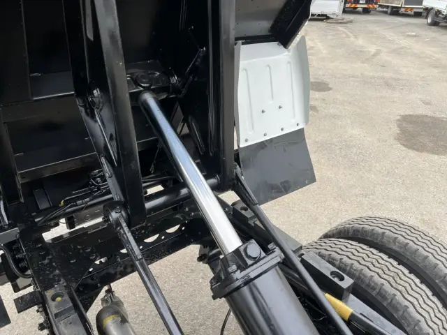 いすゞ エルフ 2PG-NKS88AD(4WD)の写真16