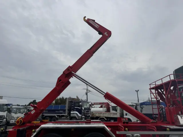 まずは気軽にお問合せ・お見積りお待ちしております。じっくり現車確認して頂けるよう、ご準備を致します!|日野 プロフィア 2DG-FS1EJA(6x4)の写真11