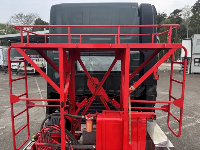 グルーウェーブでは、一見しただけでは分からない車両の状態を、徹底的に明らかにする【入庫検査の技術】には自信がありますので、安心してご検討下さい!|日野 プロフィア 2DG-FS1EJA(6x4)の写真17