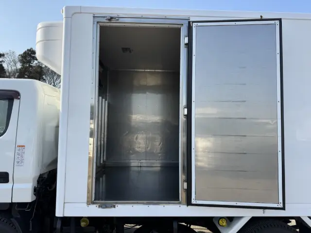 三菱 キャンター 2PG-FEB90(2WD)の写真8