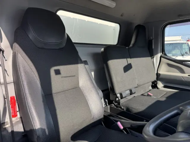 三菱 キャンター 2PG-FEB90(2WD)の写真26