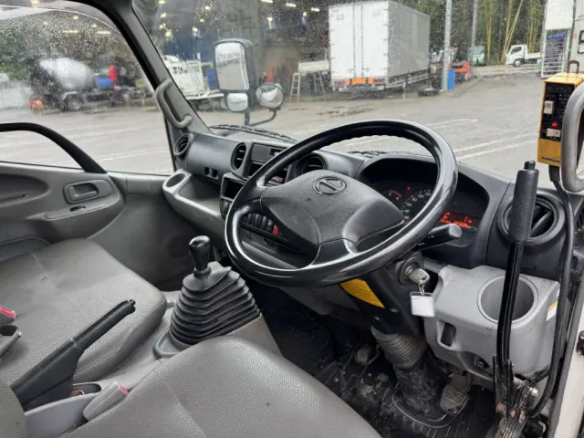 日野 デュトロ TKG-XZU620T(2WD)の写真32