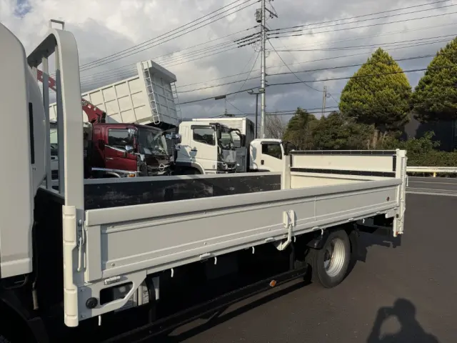 いすゞ エルフ TRG-NPR85AR(2WD)の写真7