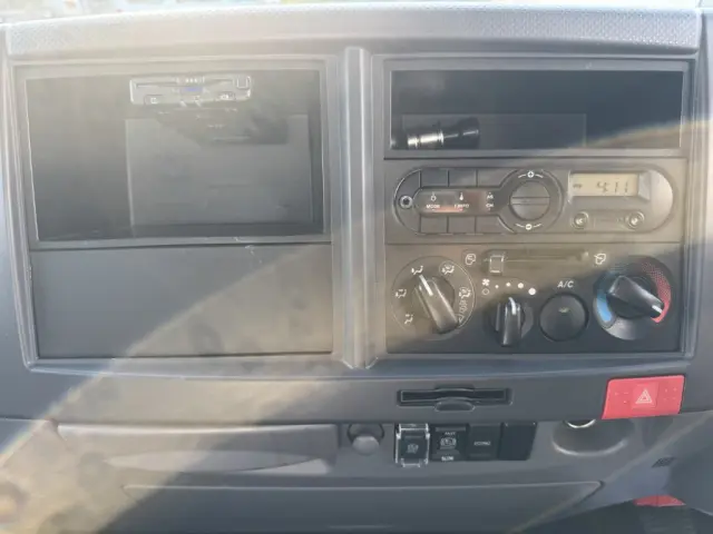 いすゞ エルフ TRG-NPR85AR(2WD)の写真27