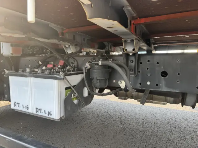 一見しただけでは分からない車両の状態を徹底的に明らかにする入庫検査の技術には、自信があります。|日野 デュトロ TKG-XZU710M(2WD)の写真18