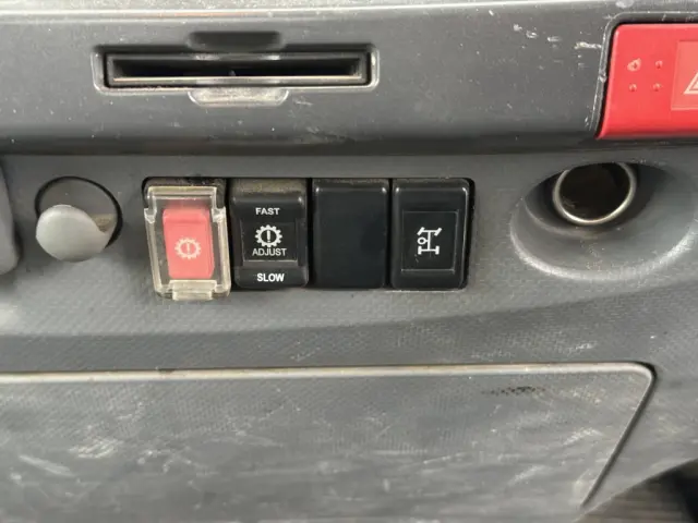 いすゞ エルフ SKG-NPR85YN(2WD)の写真35