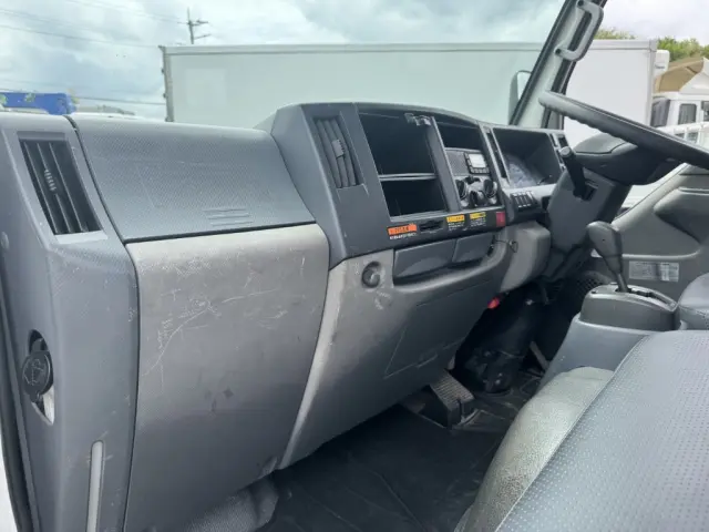 いすゞ エルフ TPG-NKR85R(2WD)の写真38