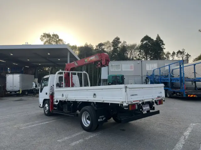 いすゞ エルフ TPG-NKR85AR(2WD)の写真4