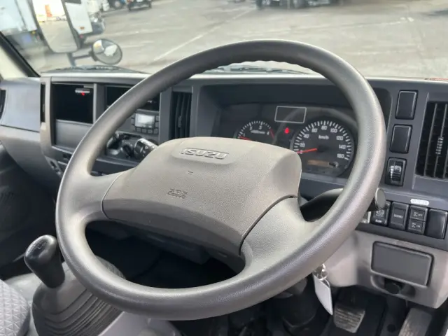 いすゞ エルフ TPG-NKR85AR(2WD)の写真32