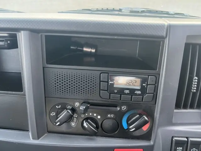 いすゞ エルフ TPG-NKR85AR(2WD)の写真34