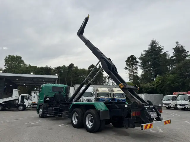 日野 プロフィア PK-FS1EWWA(6x4)の写真9