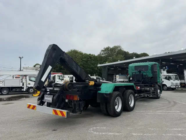 日野 プロフィア PK-FS1EWWA(6x4)の写真10