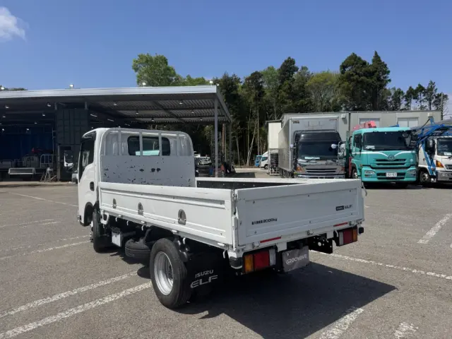 いすゞ エルフ 2TG-NJR88AF(2WD)の写真4