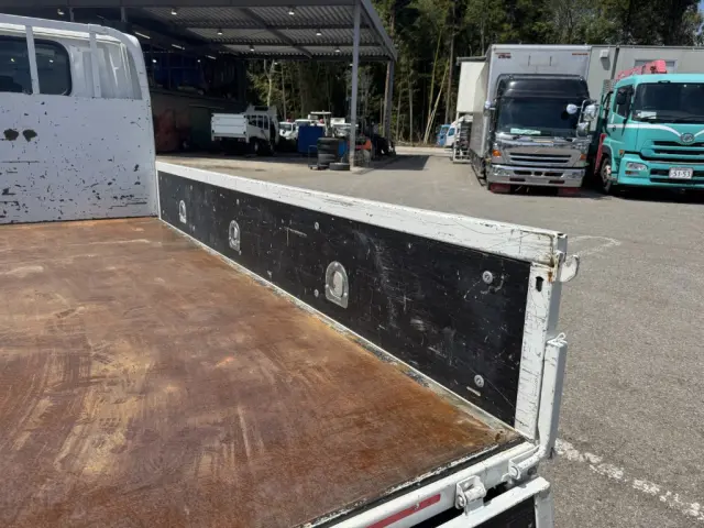 いすゞ エルフ 2TG-NJR88AF(2WD)の写真11