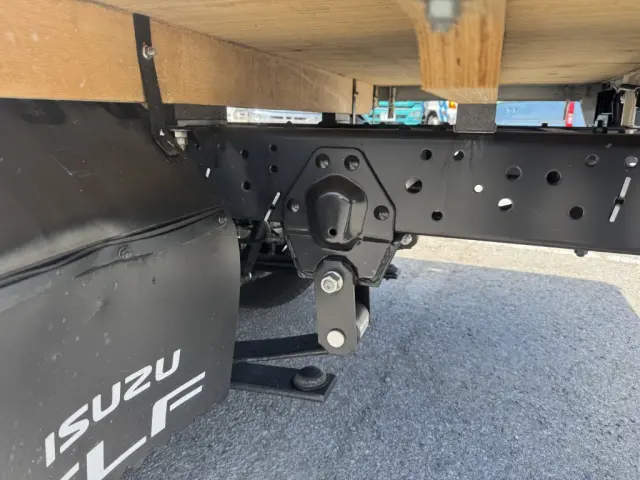 いすゞ エルフ 2TG-NJR88AF(2WD)の写真16