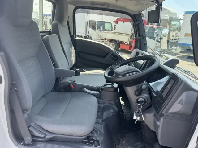 いすゞ エルフ 2TG-NJR88AF(2WD)の写真22