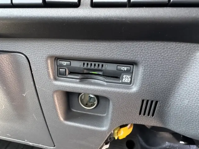 いすゞ エルフ 2TG-NJR88AF(2WD)の写真29