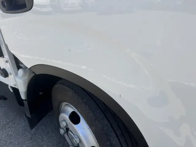 いすゞ エルフ 2TG-NJR88AF(2WD)の写真43