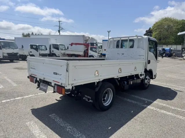 いすゞ エルフ 2TG-NJR88AF(2WD)の写真3