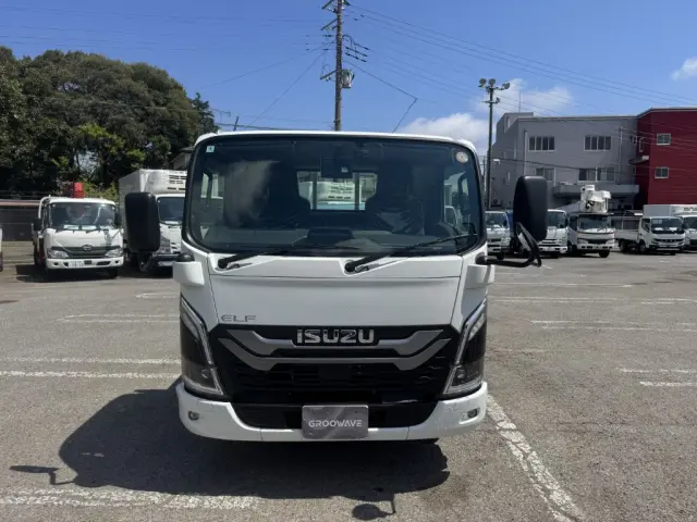 いすゞ エルフ 2TG-NJR88AF(2WD)の写真5