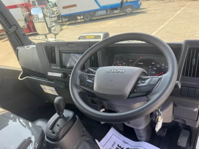 いすゞ エルフ 2TG-NJR88AF(2WD)の写真24