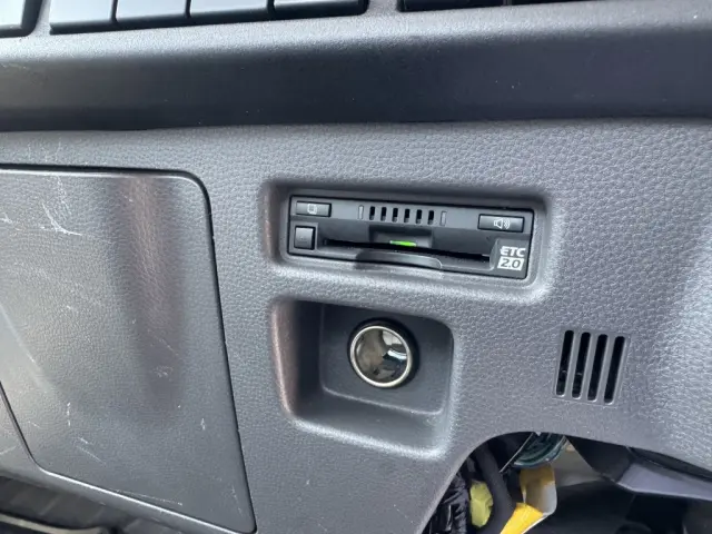 いすゞ エルフ 2TG-NJR88AF(2WD)の写真29