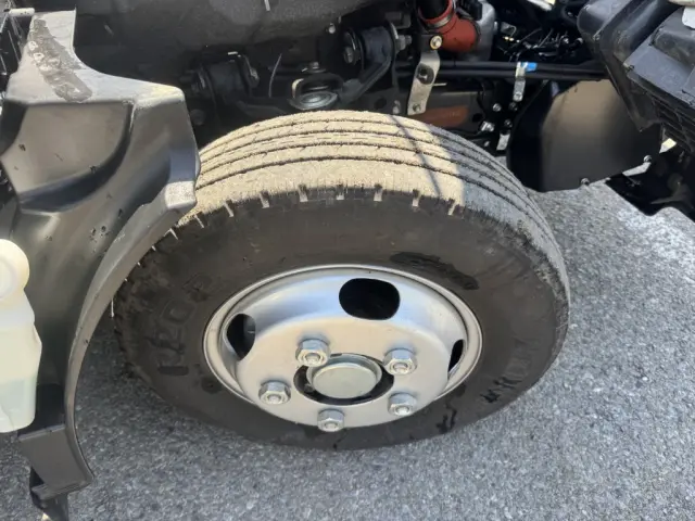 いすゞ エルフ 2TG-NJR88AF(2WD)の写真40