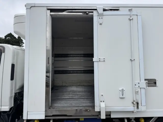 いすゞ エルフ 2RG-NPR88YN(2WD)の写真9