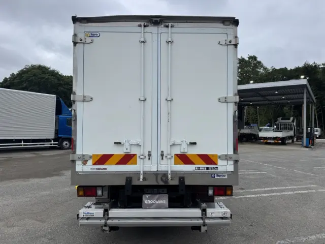 いすゞ エルフ 2RG-NPR88YN(2WD)の写真10