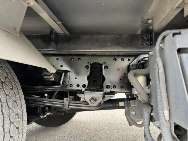 いすゞ エルフ 2RG-NPR88YN(2WD)の写真24