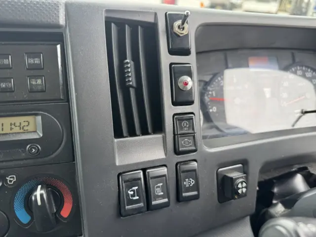いすゞ エルフ 2RG-NPR88YN(2WD)の写真36