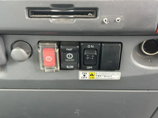 いすゞ エルフ 2RG-NPR88YN(2WD)の写真38