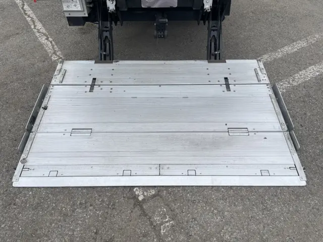いすゞ エルフ TKG-NPR85YN(2WD)の写真11