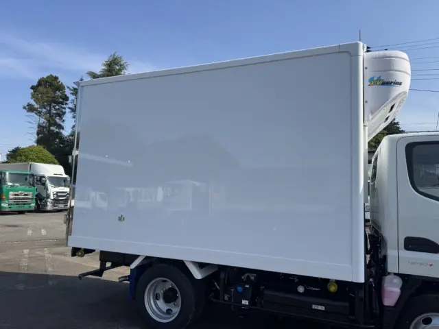 三菱 キャンター 2RG-FBAV0(2WD)の写真7