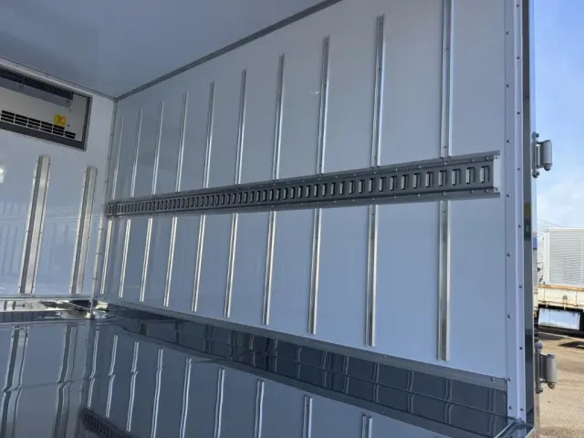 三菱 キャンター 2RG-FBAV0(2WD)の写真13