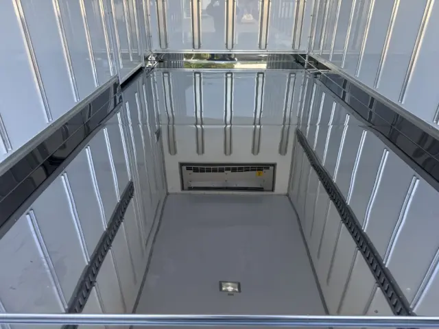 三菱 キャンター 2RG-FBAV0(2WD)の写真14