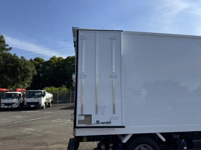 三菱 キャンター 2RG-FBAV0(2WD)の写真16